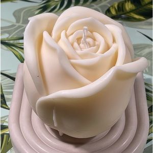 Large Rose Soy candle perfect as a Mother’s Day gift, decor in the living room.